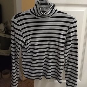 Long sleeve striped top! With turtle neck